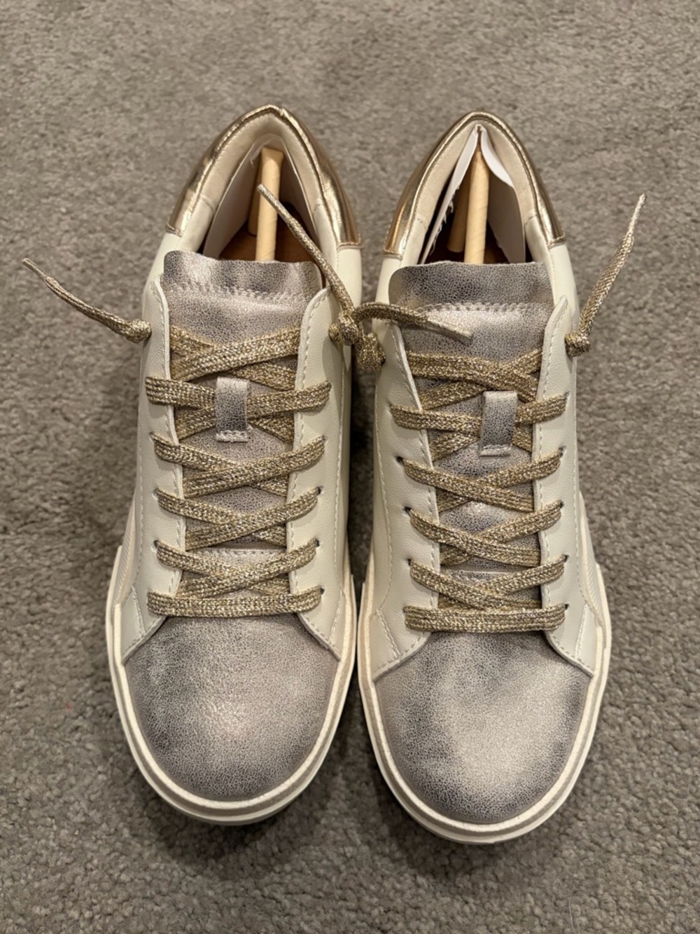 DV Dolce Vita Helix Sneakers White and Gold Womens Size 7 NWT
